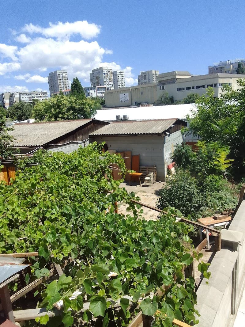 Хъг Център - Велолоби Хостел - Евгений