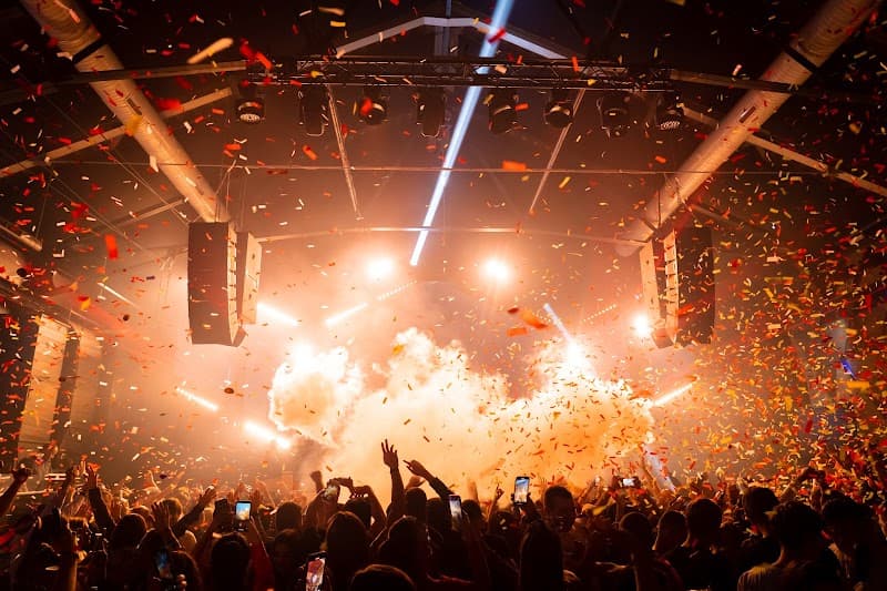 Док 5 Нощен Клуб