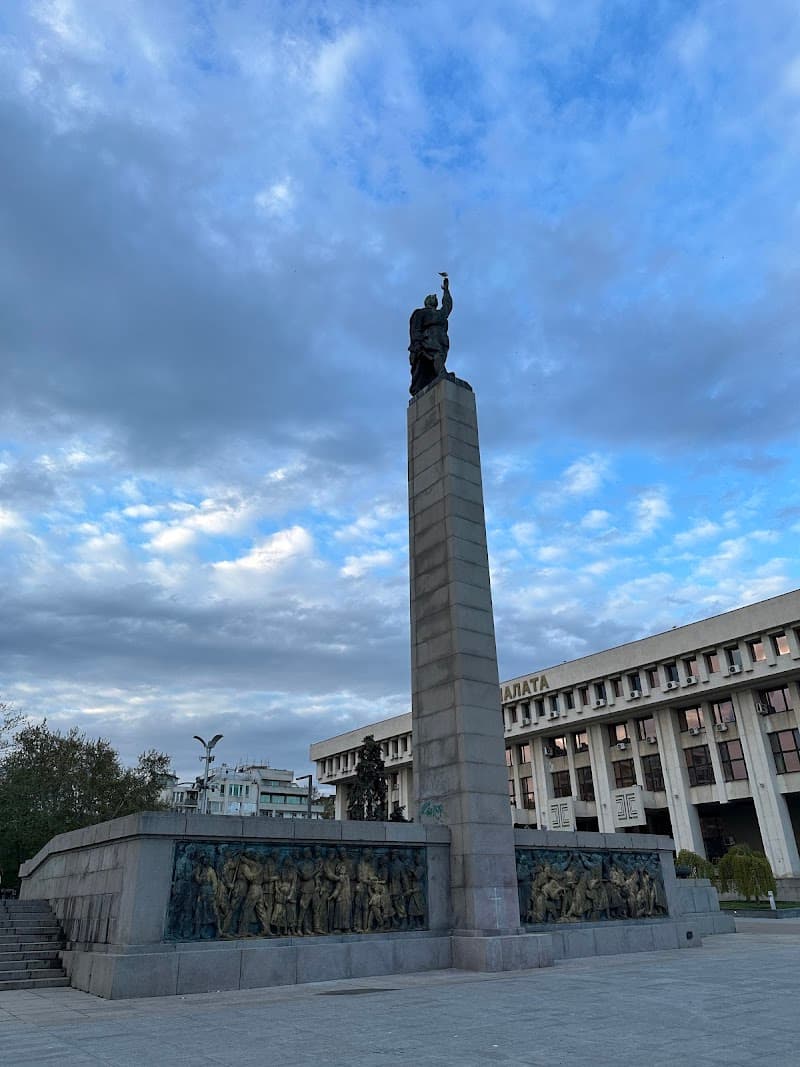 Паметник Альоша