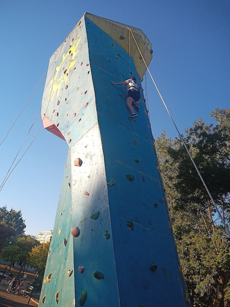 Спортен комплекс "Славейков"