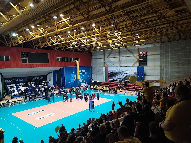 Спортна зала Младост