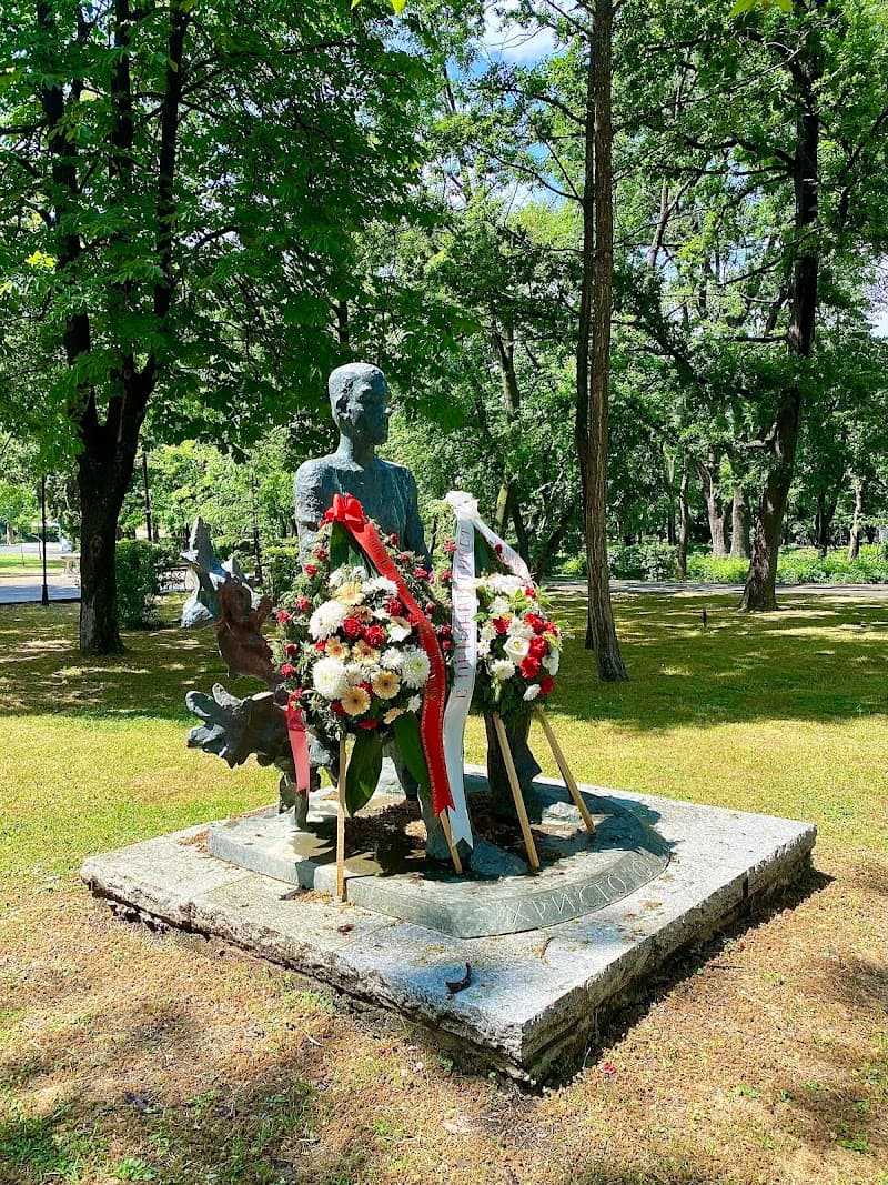 Паметник Христо Фотев